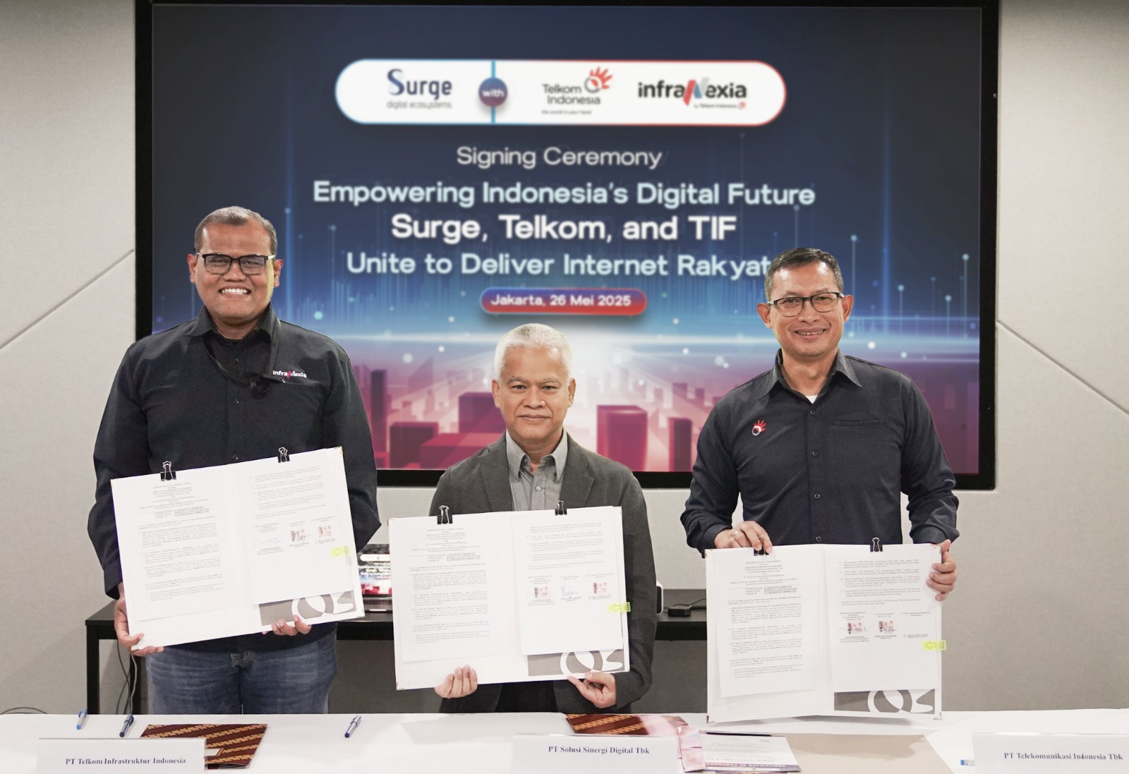 Surge, Telkom dan TIF Teken MoU Infrastruktur dan Internet Rakyat