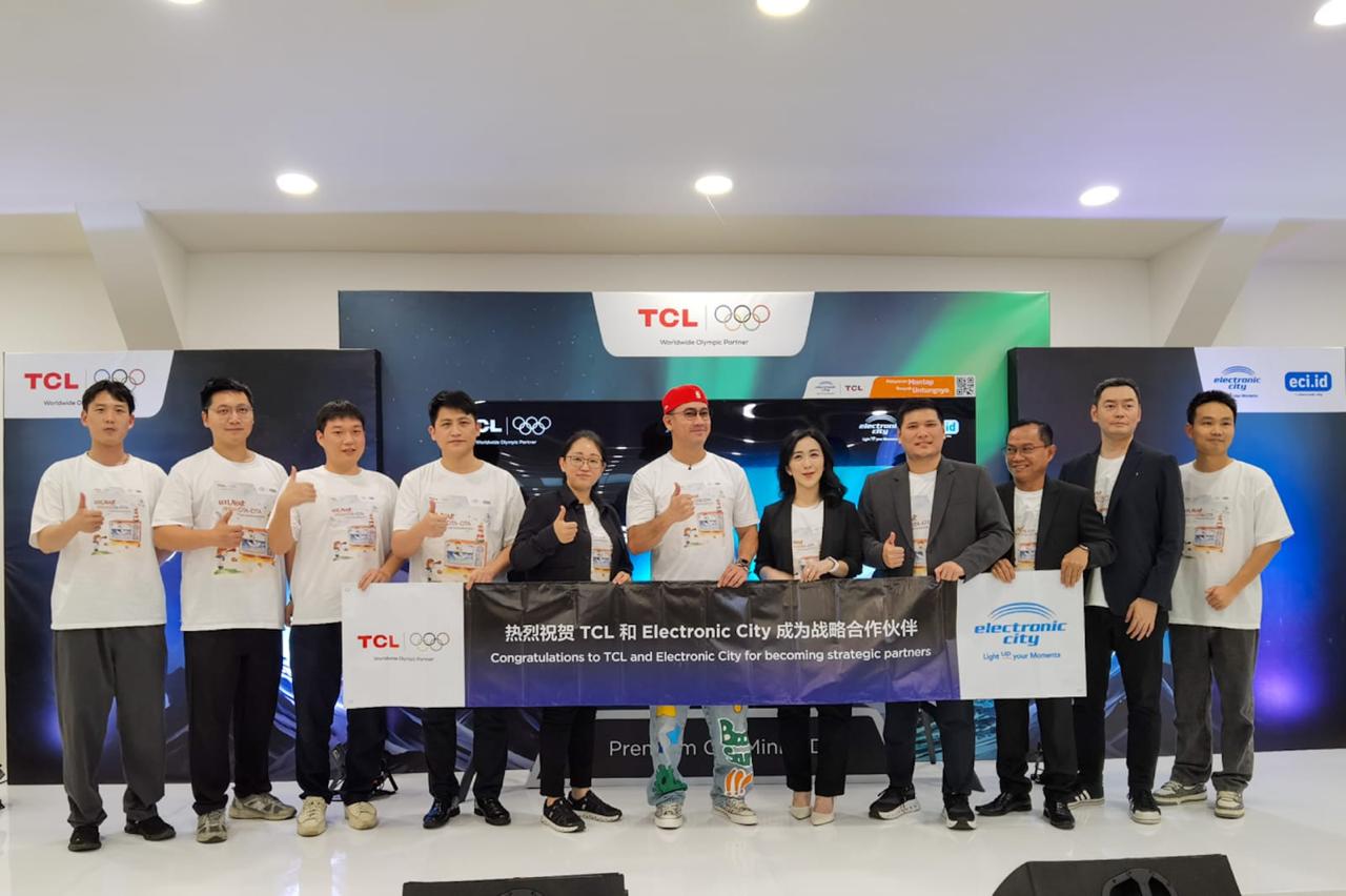 TCL mengumumkan peluncuran eksklusif televisi layar lebar terobosannya, seri 98 inci C6K dan 85 inci P89K, yang tersedia hanya di Electronic City di seluruh Indonesia. Dok. Ist. TCL Hadirkan TV Layar Besar 98 Inch Eksklusif di Electronic City