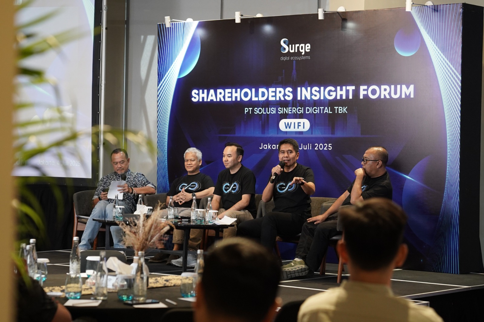 jajaran manajemen PT Solusi Sinergi Digital Tbk (WIFI) atau surge sebagai para juru racik strategi bisnis yang mendorong kinerja positif. DOK/ISTIMEWA Pendapatan dan Laba Surge (WIFI) Naik Signifikan di per Juni 2025