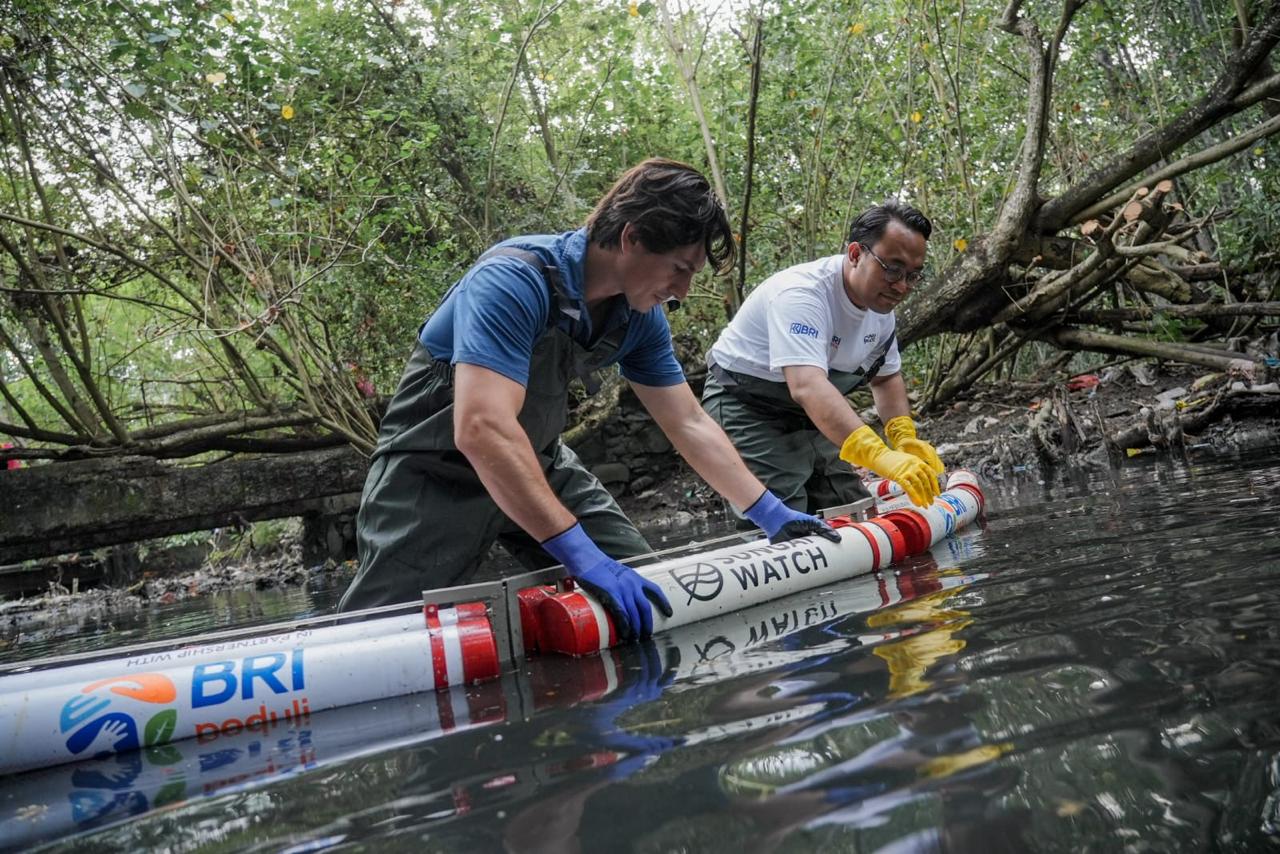 Dalam rangka memperingati Hari Sungai Nasional yang diperingati pada 27 Juli 2025, BRI Peduli melalui Program “Jaga Sungai, Jaga Kehidupan” melaksanakan aktivasi bersih-bersih sungai dan edukasi lingkungan dalam rangka menjaga kelestarian sungai dan ekosistem lingkungan. BRI Jaga Ekosistem, Ajak Masyarakat Rawat Sungai Bersama
