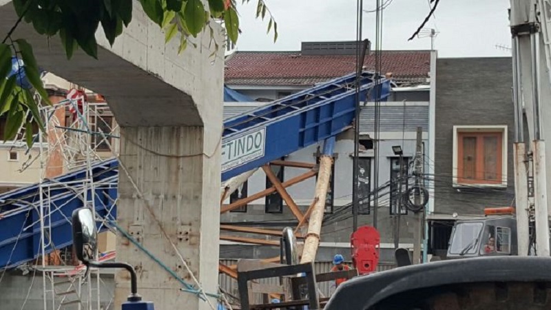 Ini Penjelasan WIKA Terkait Tiang Beton Proyek LRT Yang Roboh di Jakarta Timur