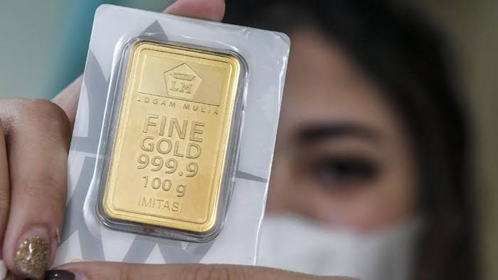 Harga Emas Antam Hari Ini Bertahan di Level Rp930.000 Per Gram