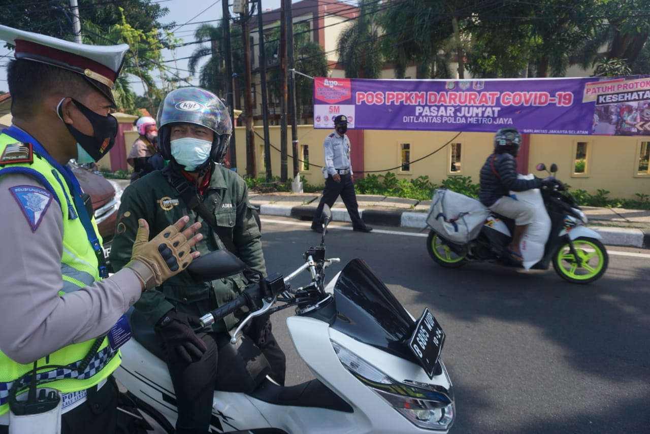 Pandemi Covid-19, Pemerintah Perpanjang PPKM Luar Jawa-Bali Hingga 23 Desember