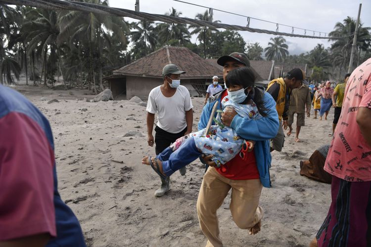 Gerak Cepat, PTPP Salurkan Bantuan Korban Erupsi Gunung Semeru