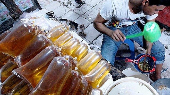 Pemerintah akan Sebar Minyak Goreng Rp14 Ribu per Liter Sampai Juni 2022