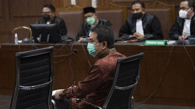 Sidang Kasus Korupsi: Dengar Kesaksian Seorang Ibu, Azis Syamsuddin Mewek