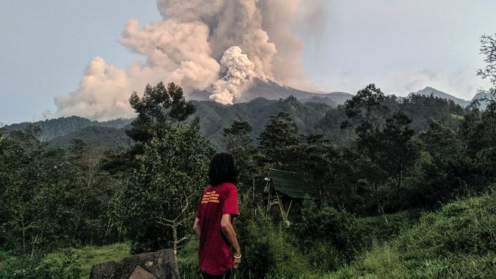 Batuk-Batuk, Gunung Merapi Muntahkan Awan Panas Sepanjang 2,5 Kilometer