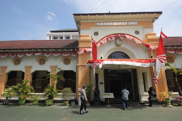 OTT di PN Surabaya: KPK Tangkap Hakim, Pengacara dan Panitera