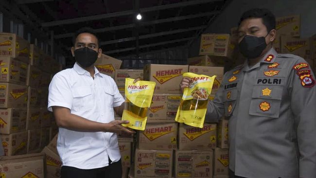 Polda Banten Ungkap Dugaan Penimbunan 24 Ton Minyak Goreng di Lebak