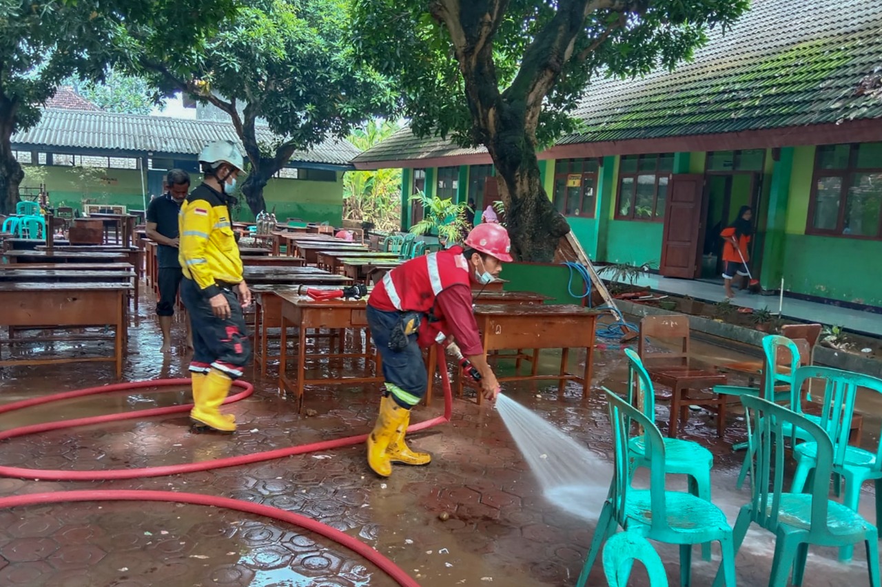 SIG Bergerak Cepat Salurkan Bantuan untuk Korban Banjir di Kabupaten Tuban