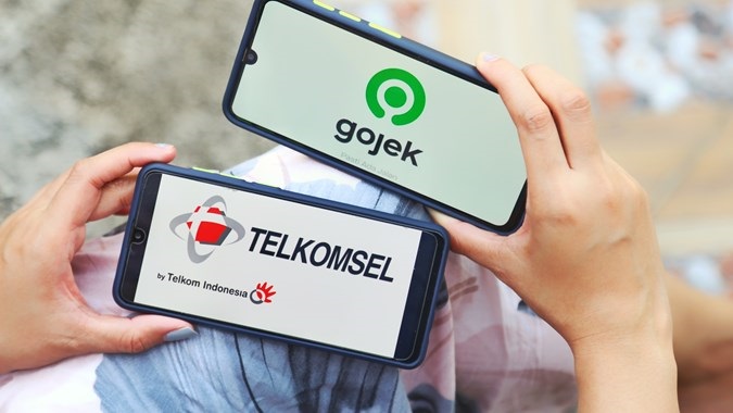 OJK Dinilai Lamban Tanggapi Dugaan Transaksi Benturan Kepentingan Telkomsel-GOTO