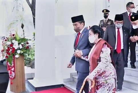 Saat Resmikan Masjid At Taufik, Jokowi Tanggapi Isu Hubungannya dengan Megawati Renggang