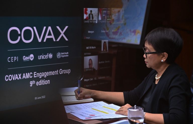 Pimpin Pertemuan COVAX, Menlu RI Dorong Percepatan Vaksinasi Global