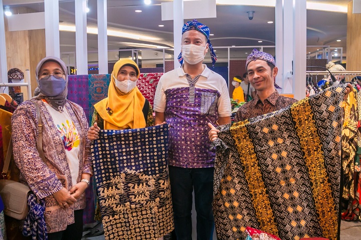 Menperin: Pakai Batik, Hormati Warisan Budaya dan Perkokoh Perekonomian