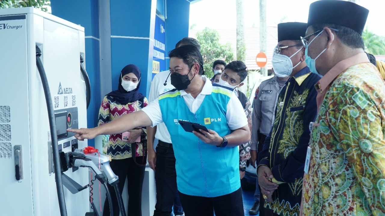 PLN Operasikan Stasiun Fast Charging Kendaraan Listrik Pertama di Kalimantan