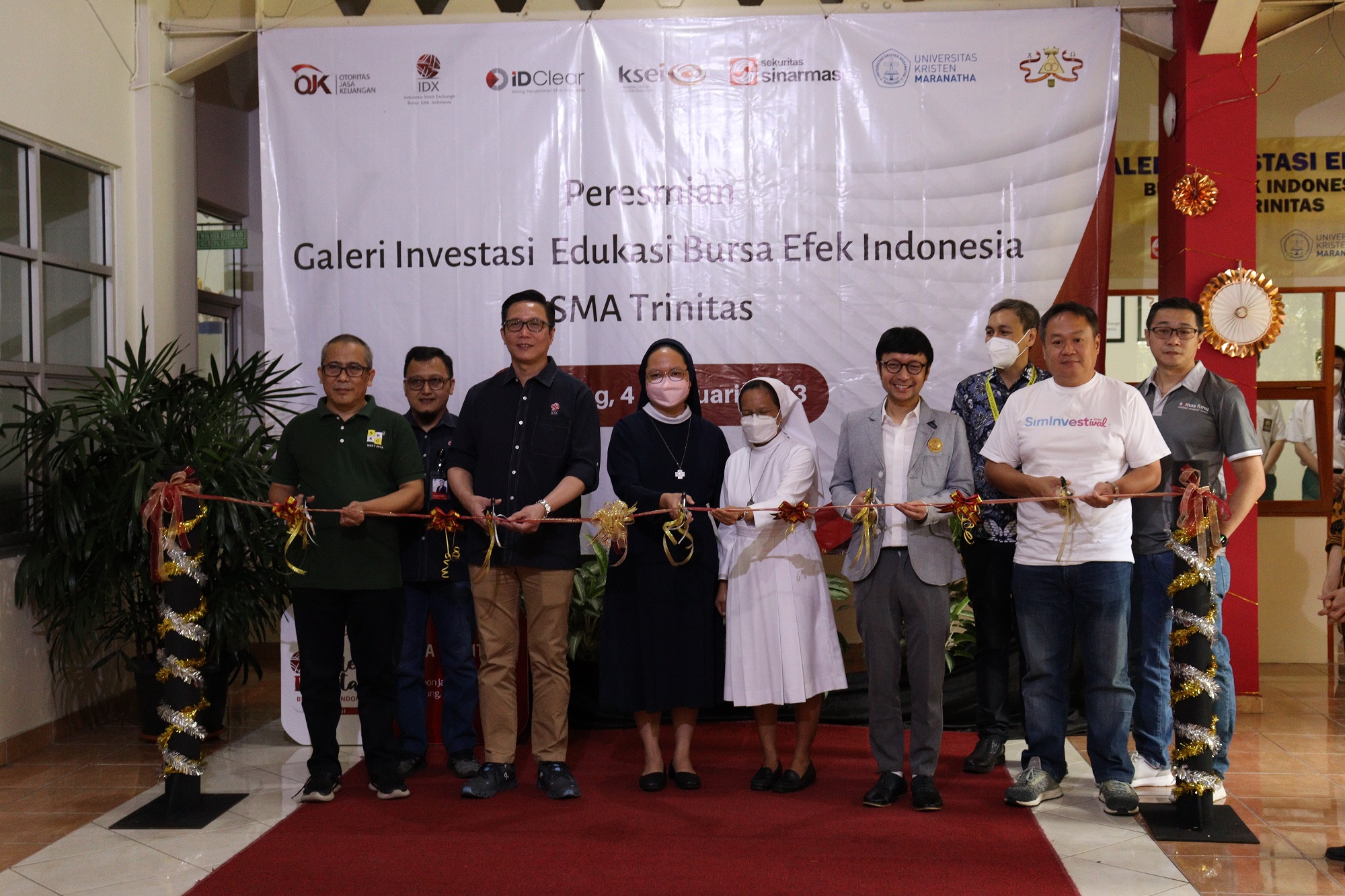 BEI dan Sinarmas Sekuritas Resmikan Galeri Investasi di SMA Trinitas Bandung