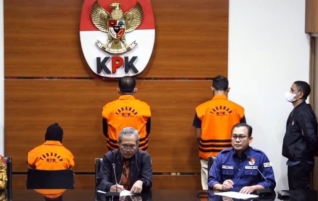 Kasus Korupsi Bupati Meranti: 28 Orang Terjaring OTT KPK di 4 Kota, 3 Sudah Tersangka