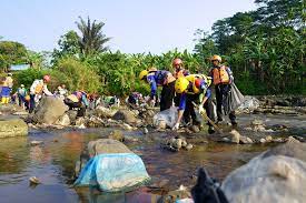 Hari Lingkungan Hidup Sedunia 2023, Indocement Bersih-bersih Sungai dan Saluran Irigasi