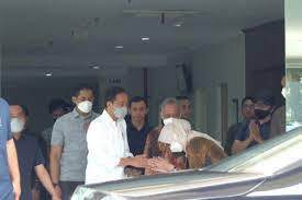 Presiden Jokowi Jenguk Cak Nun di Rumah Sakit, Tetapi Hanya Ditemui Novia Kolopaking