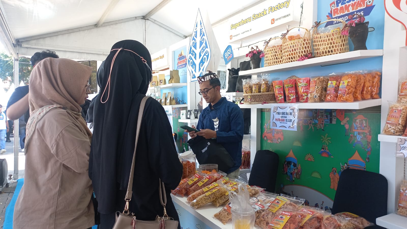 Dapat Modal & Inkubasi Bisnis, UMKM Pesta Rakyat Simpedes BRI Sukses Jadi Produsen Snack