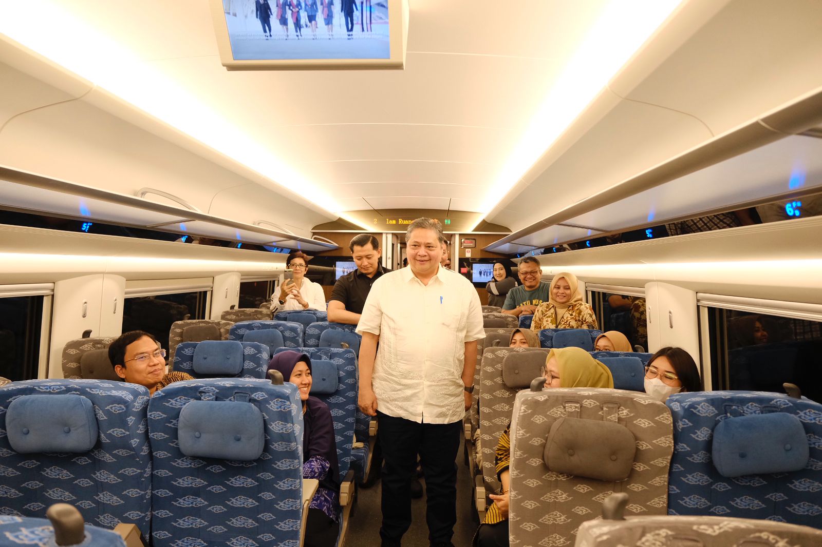 Jajal Kereta Cepat Whoosh, Airlangga: Tanggung Cuma Sampai Bandung
