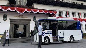 Ajak Masyarakat Gunakan Transportasi Publik, Damri Luncurkan Bus Listrik di Kota Bandung