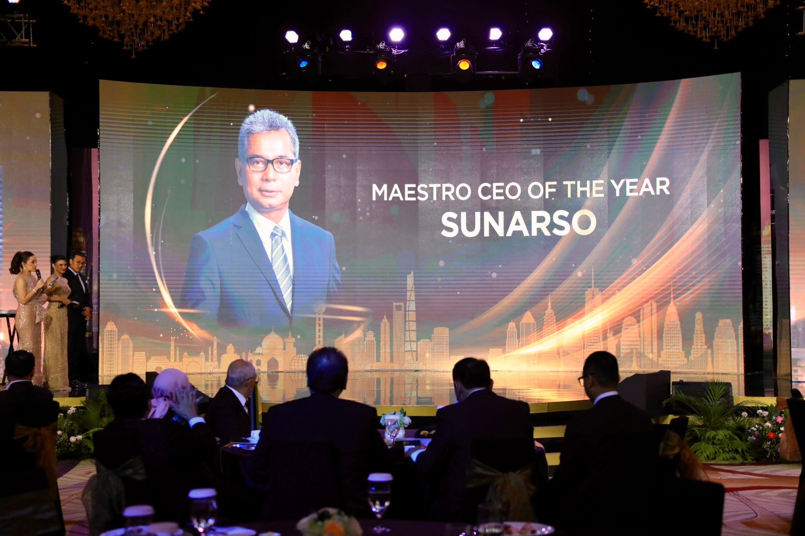 Dirut BRI Sunarso Raih Maestro CEO of The Year dan BRI Most Profitable Bank with Best GCG