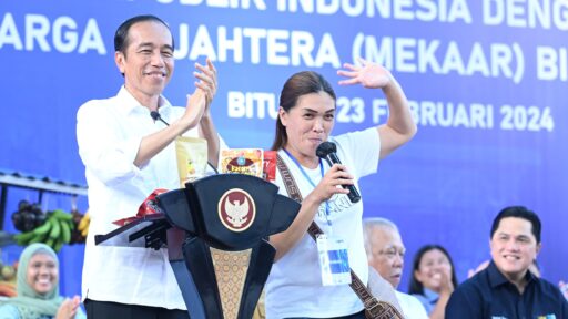 Presiden Jokowi Memotivasi Nasabah Mekaar PNM