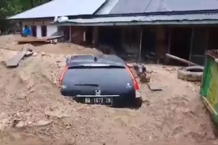 Banjir dan Tanah Longsor, 16 Orang Meninggal di Pesisir Selatan Sumbar