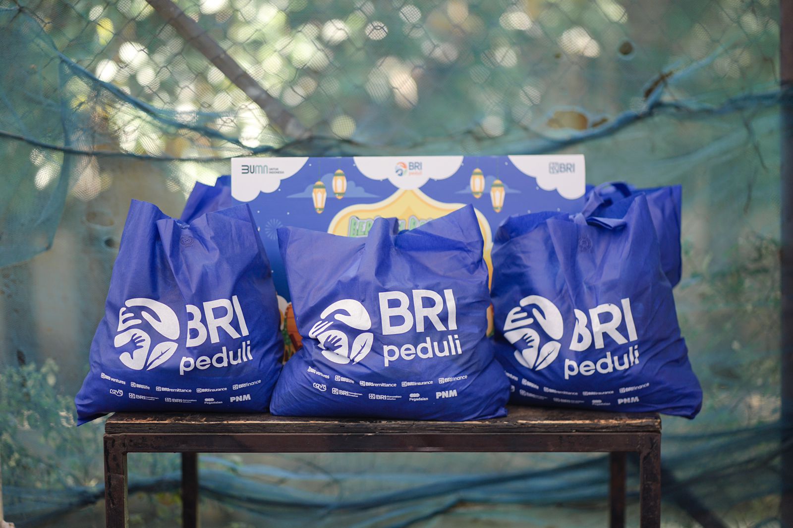 BRI Group Salurkan 128 Ribu Paket Sembako di Seluruh Penjuru Negeri