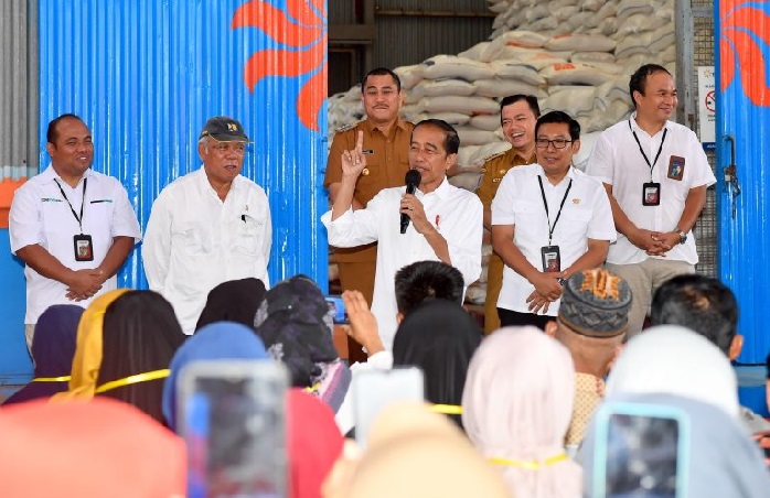Jokowi: Jika APBN Cukup, Bantuan Pangan Beras Lanjut Sampai Desember