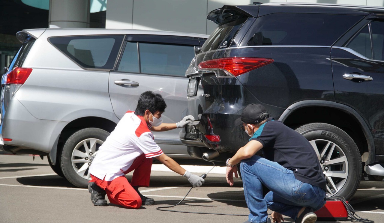 Asuransi Astra Wujudkan #IndonesiaLangitBiru dengan Uji Emisi bersama Garda Oto
