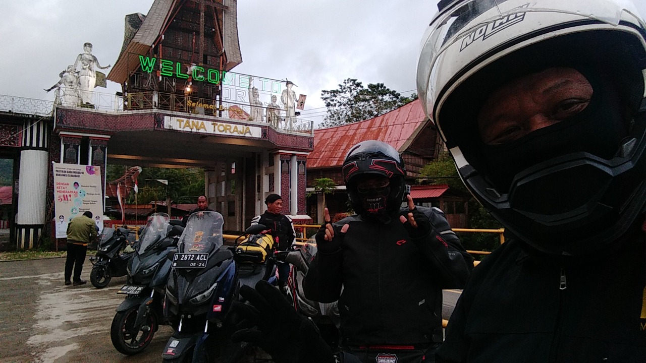 Jalan-jalan ke Negeri di Atas Awan Lolai Toraja