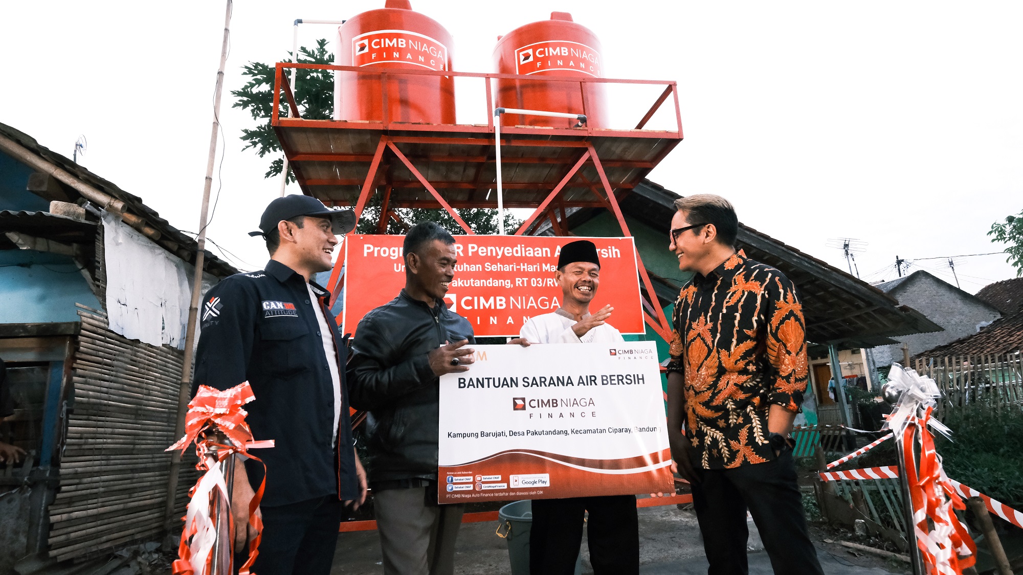 CIMB Niaga Finance Sediakan Sarana Air Bersih untuk Warga Ciparay - Bandung