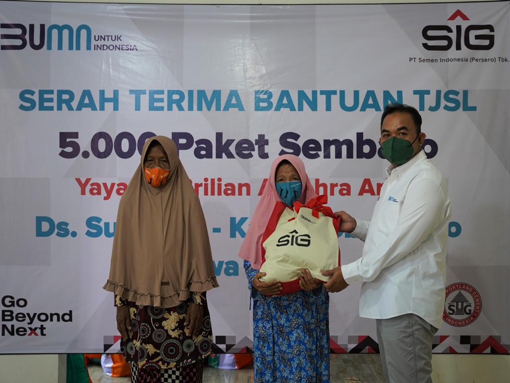 Ramadan Berbagi, SIG Salurkan 33.000 Paket Sembako  di Jatim, Jateng, dan Sulsel 
