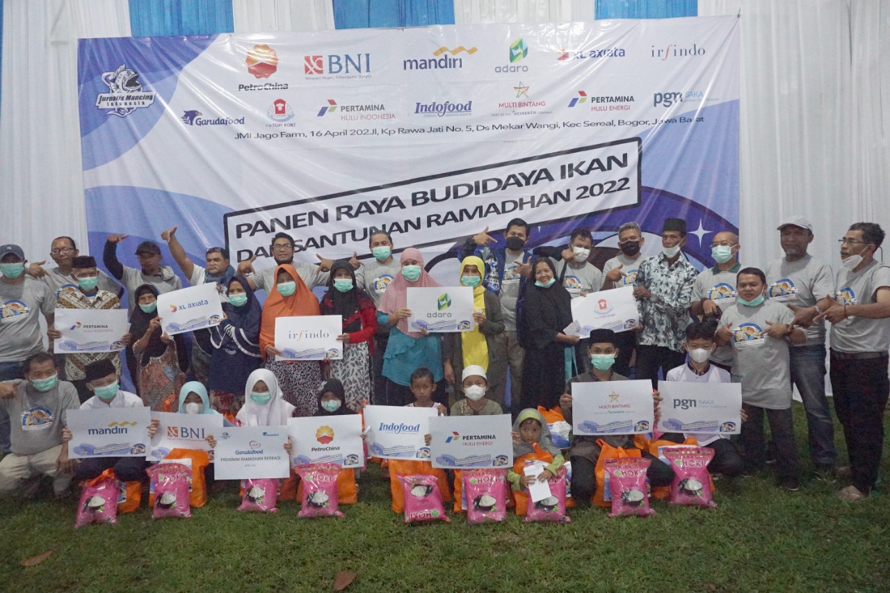 Jurnalis Mancing Indonesia Gelar Panen Raya Budidaya Ikan dan Santunan Ramadan 2022