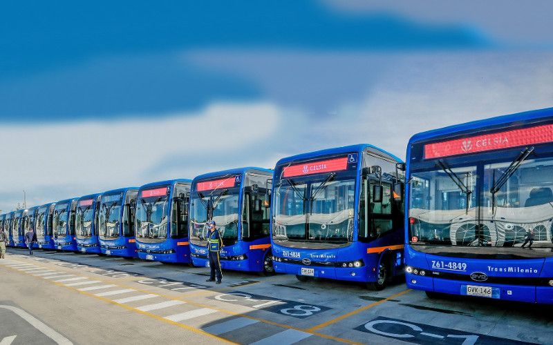 Di London Anies Baswedan Saksikan MoU Transjakarta dengan Produsen Bus Listrik Inggris