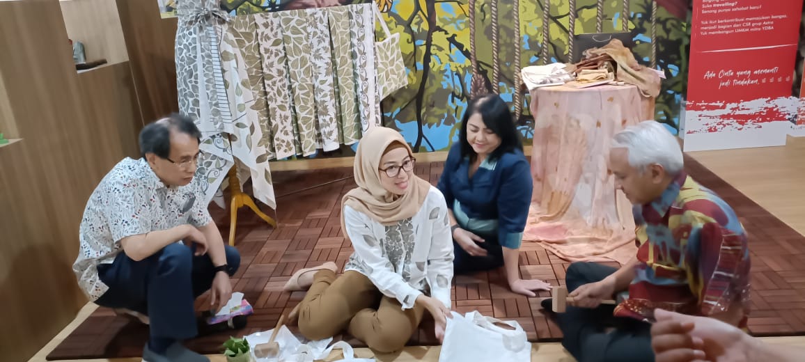 YDBA Media Gathering, Dimeriahkan Fashion Week Produk Batik Pratesthi dari Semarang