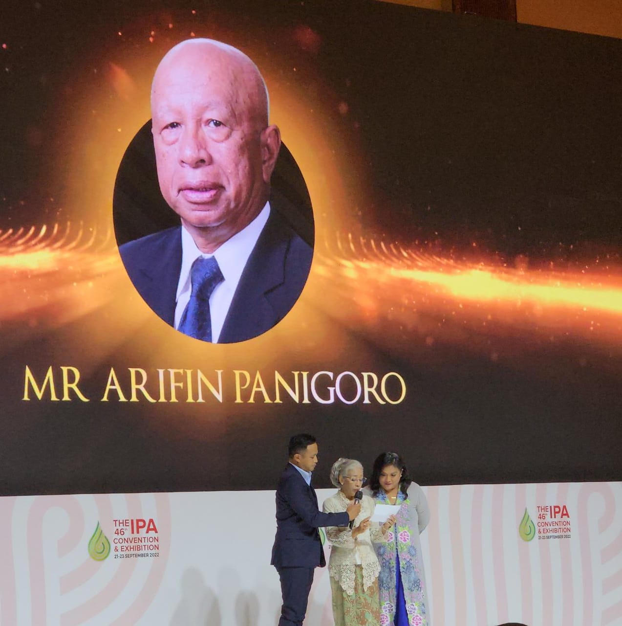 Berjasa! IPA Ganjar Pendiri Medco (MEDC) Mendiang Arifin P Lifetime Achievement Award