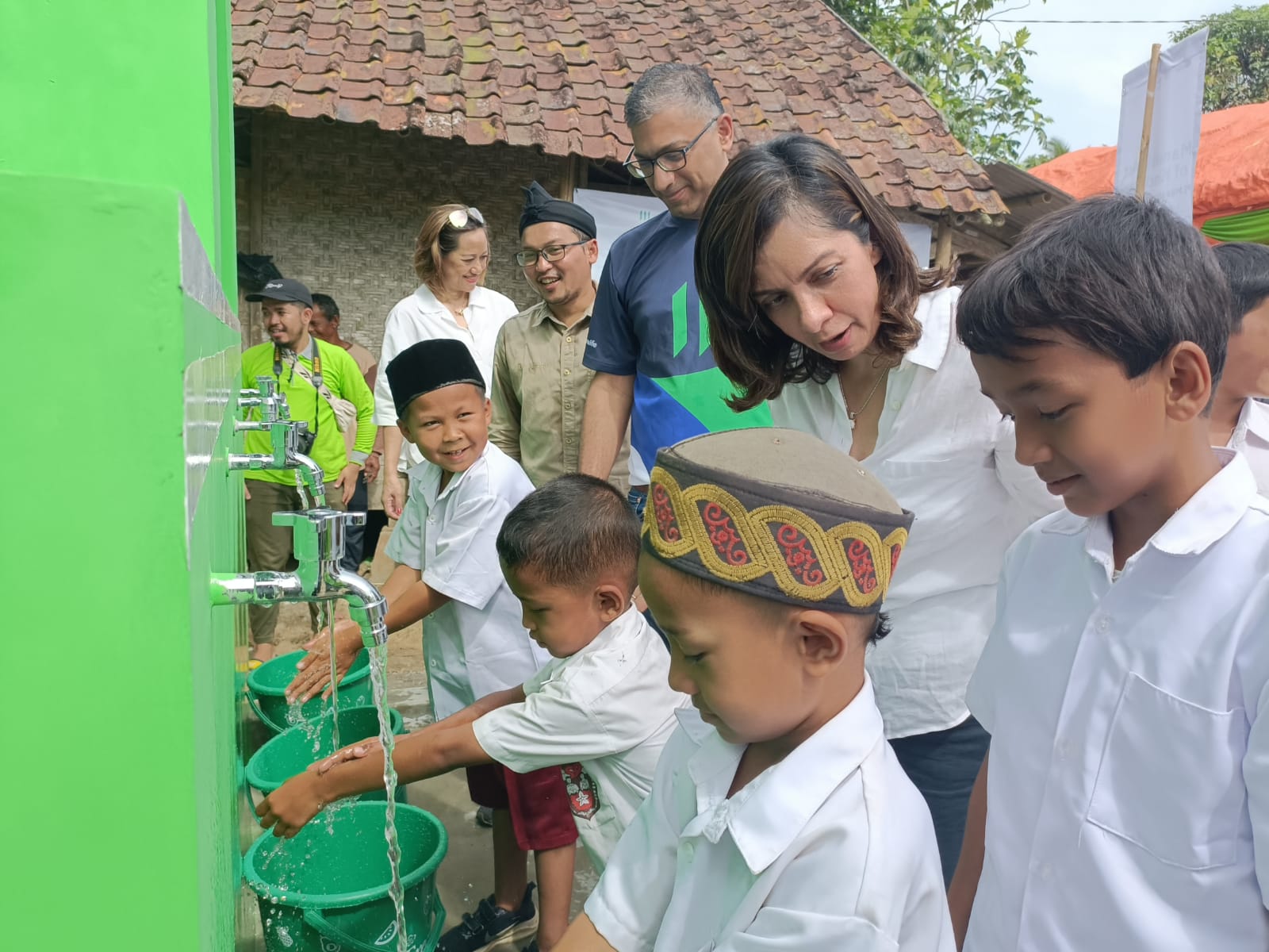 Manulife Awali Tahun 2023 dengan Berbuat Baik, Bangun Sarana Air Bersih di Pandeglang